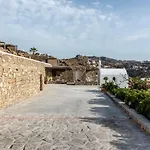 Gasthof Etesians & Super Paradise Beach (Mykonos)
