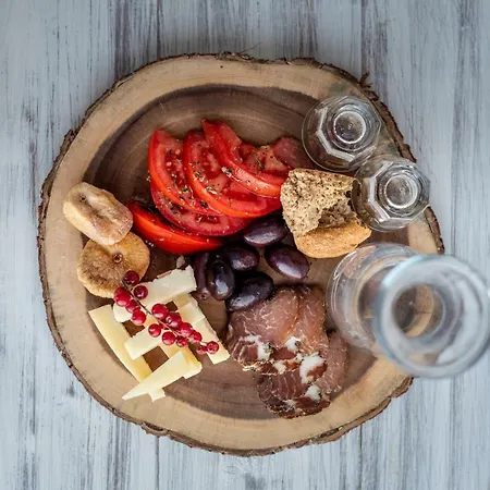 Etesians & בית הארחה סופר פרדייז ביץ'