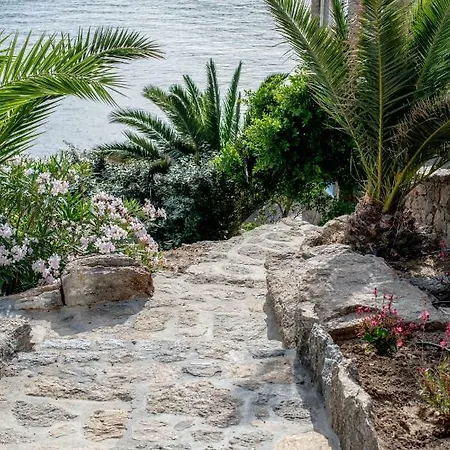 בית הארחה Etesians & 4*