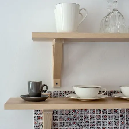 Etesians & סופר פרדייז ביץ'