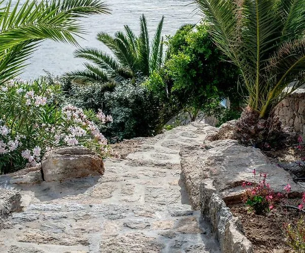 Pensión Etesians Suites&villas 4*