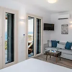 Etesians & Pensionat Super Paradise Beach (Mykonos)