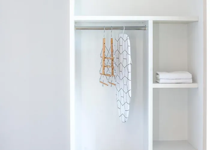 Etesians & 招待所