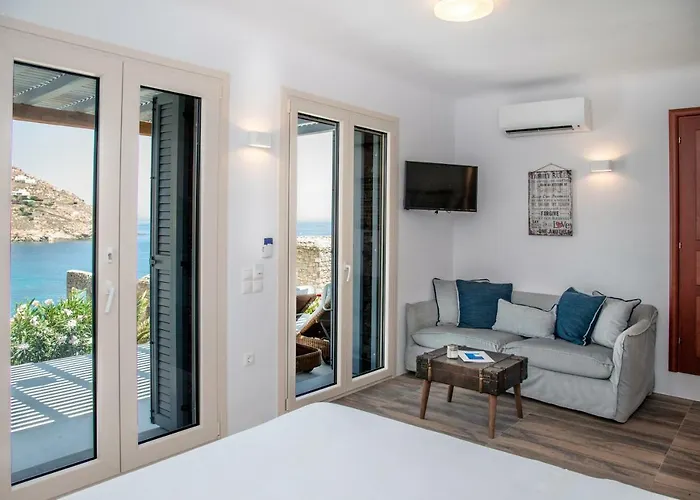 Etesians & Gasthof Super Paradise Beach (Mykonos)