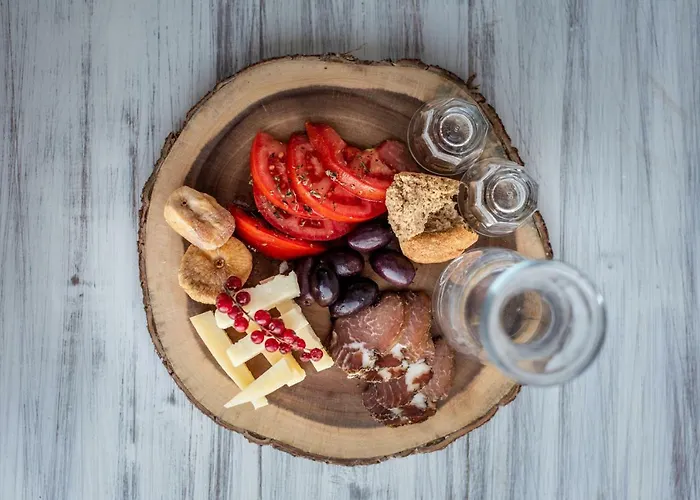 Etesians & 招待所 超级天堂海滩