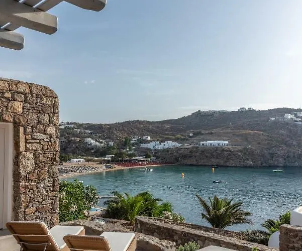 Etesians & Gasthof Super Paradise Beach (Mykonos)