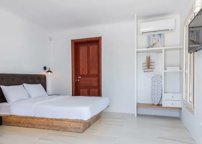 Gasthof Etesians & Super Paradise Beach (Mykonos)