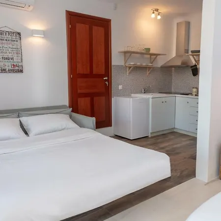 Etesians & Guest house Super Paradise Beach (Mykonos)