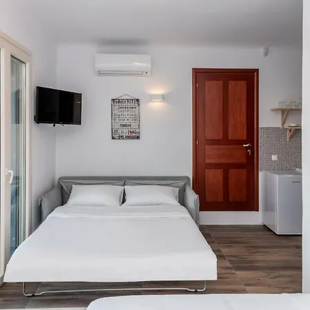 Etesians & Guest house Super Paradise Beach (Mykonos)